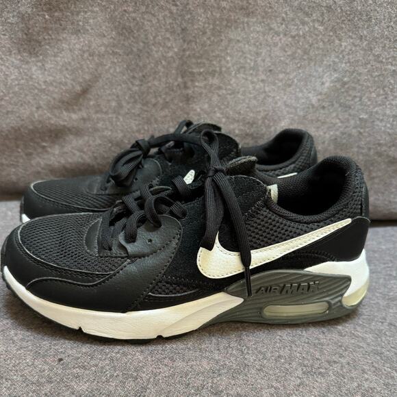 WOMEN'S NIKE AIR MAX EXCEE SNEAKERS size 7 - Picture 2 of 7